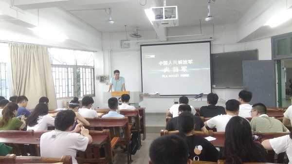 20190521-学工韩老师介绍有关情况.jpg 20190521-学工韩老师介绍有关情况.jpg