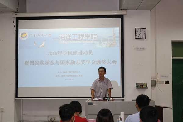 经理讲话.jpg 经理讲话.jpg