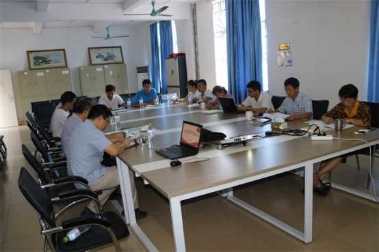 8月28日王明对副书记同大家一起谈学习体会.jpg 8月28日王明对副书记同大家一起谈学习体会.jpg