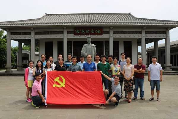 C:\Users\Administrator\Desktop\2222参观留影.jpg C:\Users\Administrator\Desktop\2222参观留影.jpg