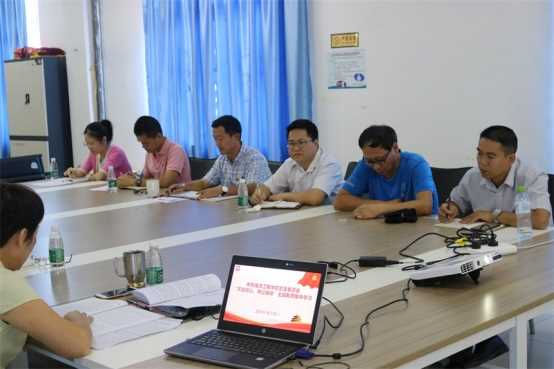 8月23日下午邓伟书记同大家一起谈学习体会.jpg 8月23日下午邓伟书记同大家一起谈学习体会.jpg